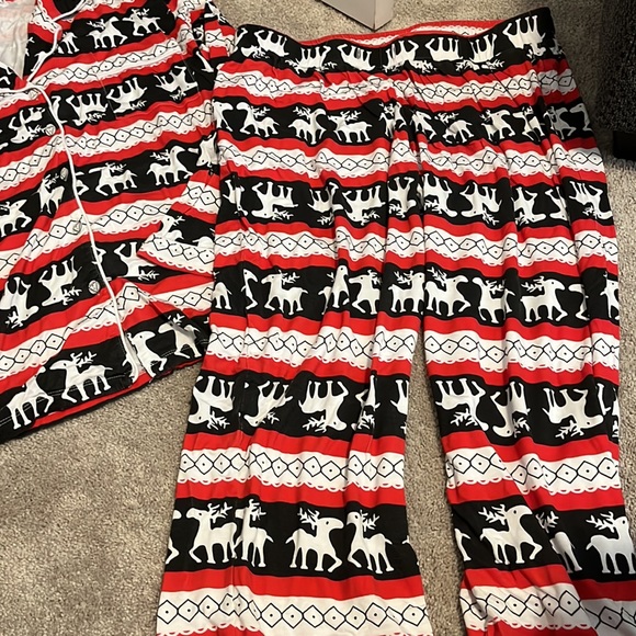 Women’s Christmas PJs. Like new condition - Picture 3 of 4